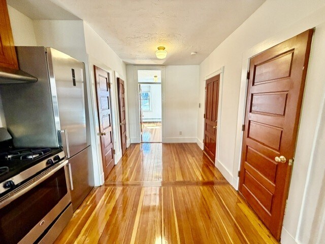 Building Photo - 9 Thacher Ct