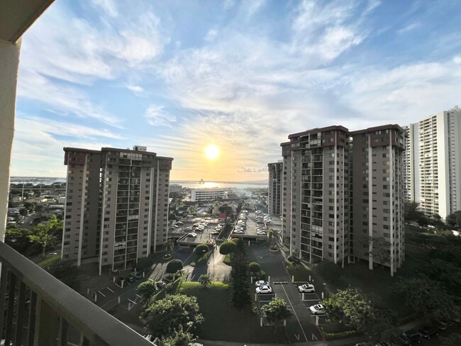 Building Photo - 1br/1ba/1pkg Condo with Sunset views in Aiea