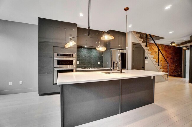 Building Photo - 1534 Republic St