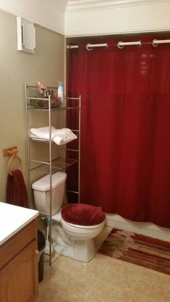 Second Bathroom - 614 Tralee Ct