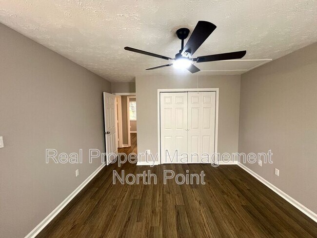 Building Photo - 5843 Summerglen Ln