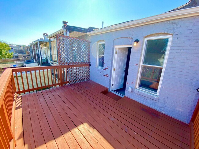 Building Photo - Stunning 2bed/3.5ba Highlandtown Home - Re...