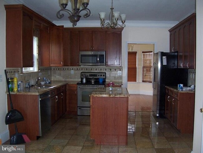 Building Photo - 11 Corvair Ln