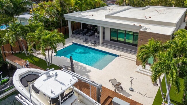 Building Photo - 12911 Oleander Rd