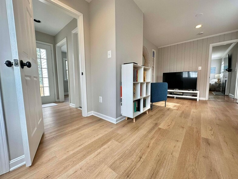 Building Photo - 1228 N Stuart St