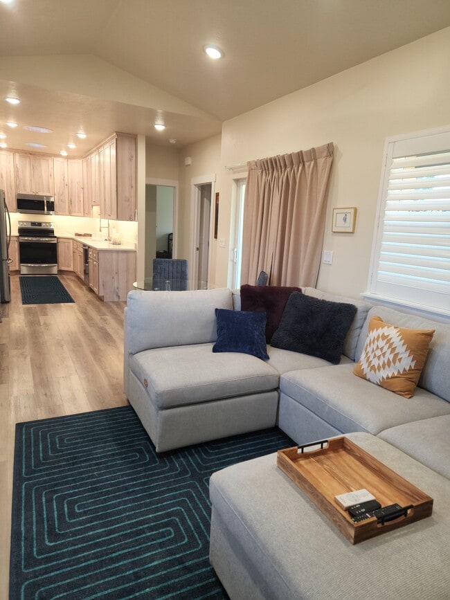 Building Photo - 228 Trails End