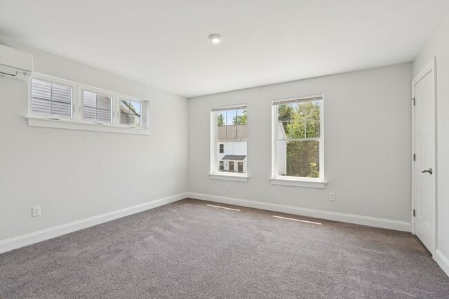 Building Photo - 3 Thomas Dr