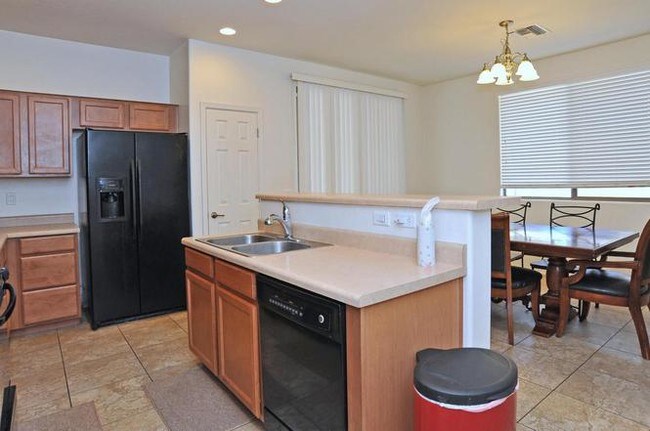 Building Photo - 11822 W Farmall Dr