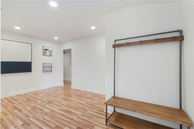 Building Photo - 61 View Point Dr