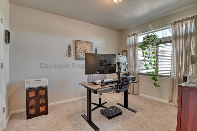 Building Photo - 7050 Silvergrass Dr
