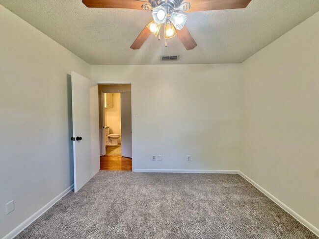 Building Photo - 7618 Brookhollow Dr