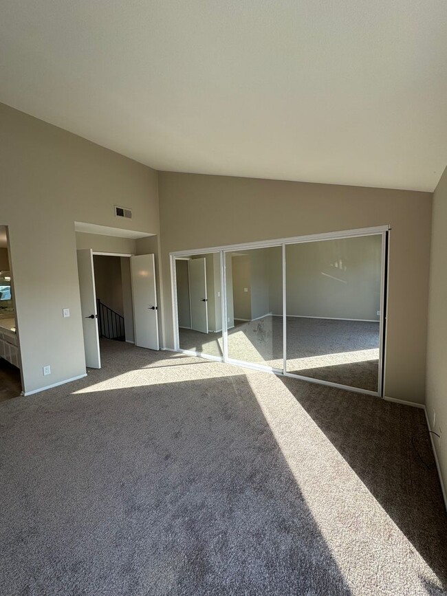 Building Photo - Condo for rent in Oxnard Near Cabrillo Park