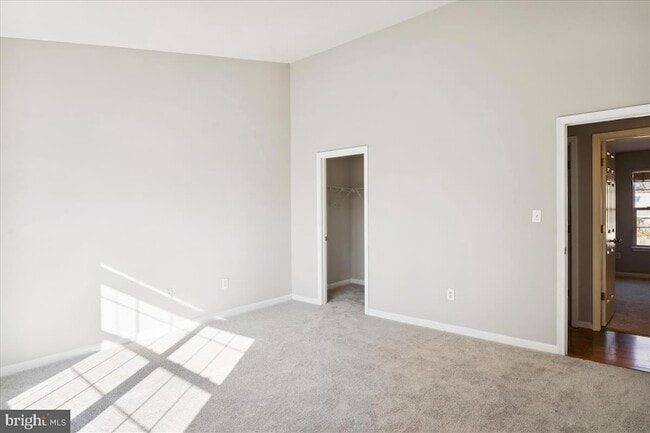 Building Photo - 102 W Deer Park Rd