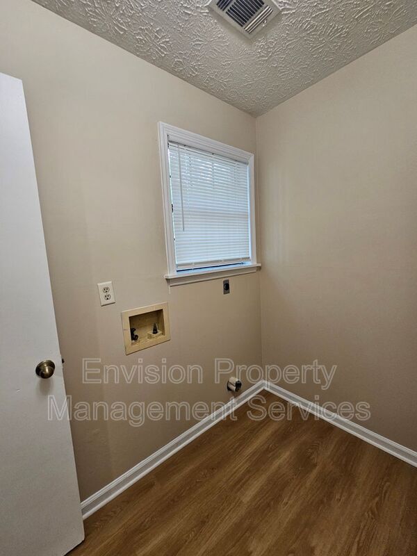 Building Photo - 111 Jay Ln