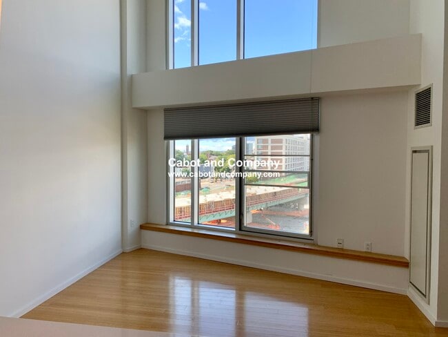 Building Photo - 1 Earhart St