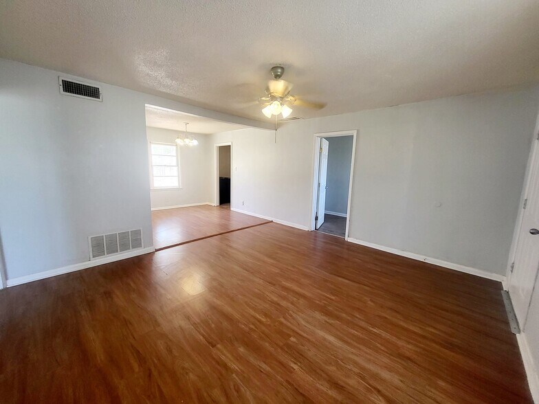 Building Photo - 3789 Sunset Ave