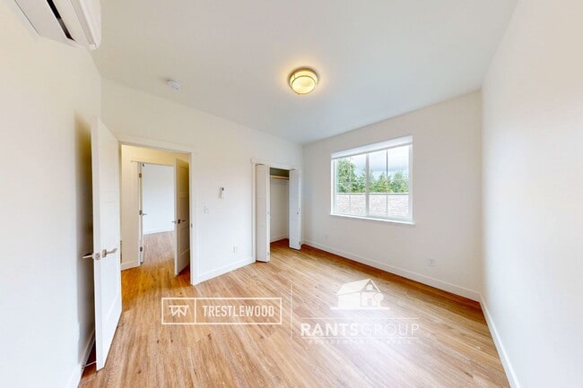 Building Photo - Brand New! Modern Home in Trestlewood – Wh...