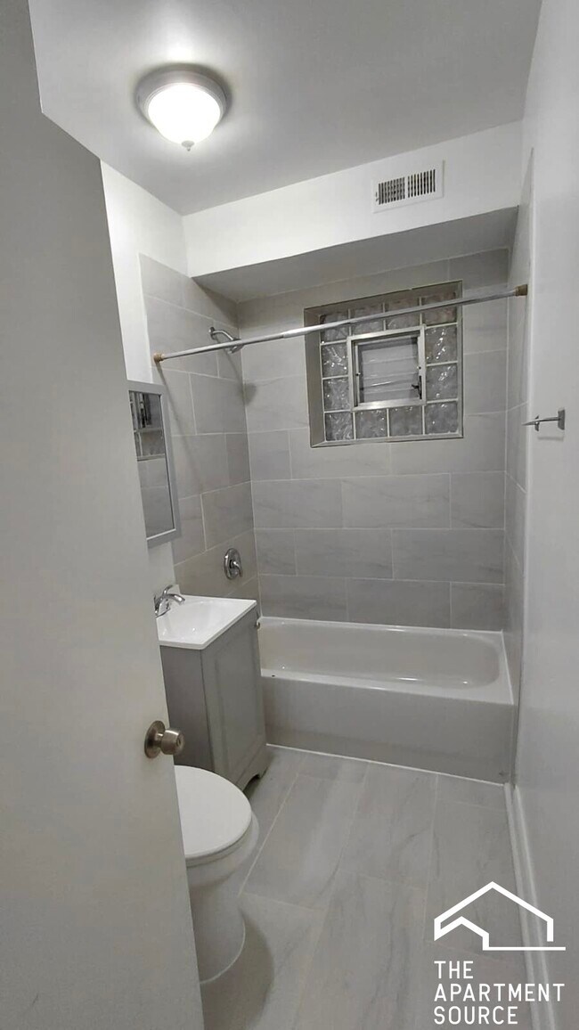 Building Photo - 1101 N Avers Ave