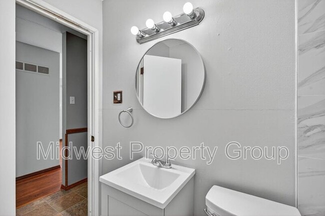 Building Photo - 535 Bardot Dr