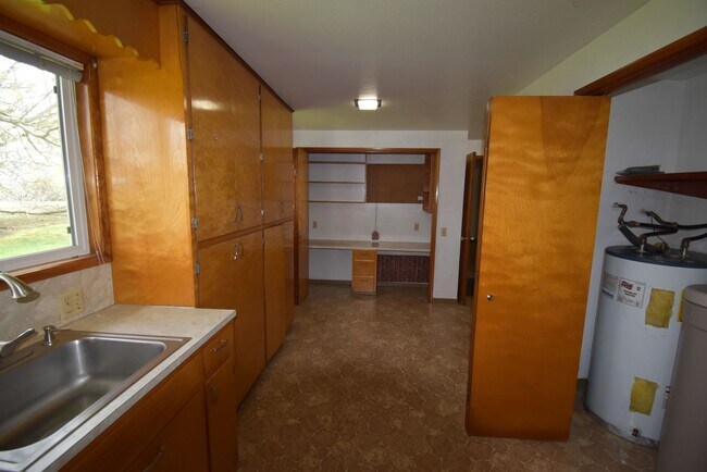 Building Photo - 34885 Lake Creek Dr