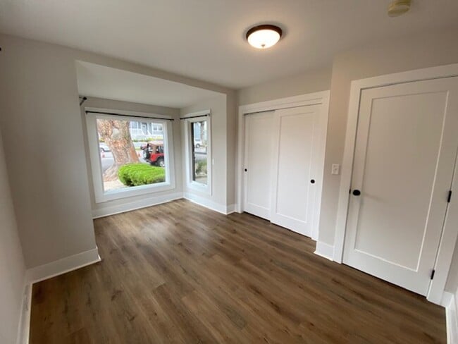 Building Photo - 542 Pine Ave