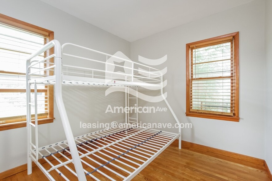 Building Photo - 4728 Roosevelt Ave