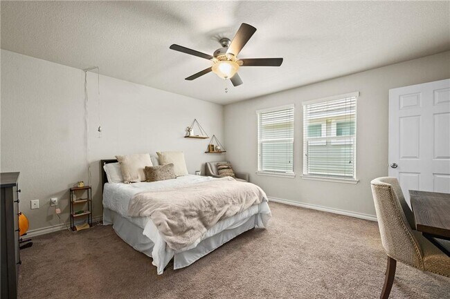 Building Photo - 5402 Golden Canary Ln
