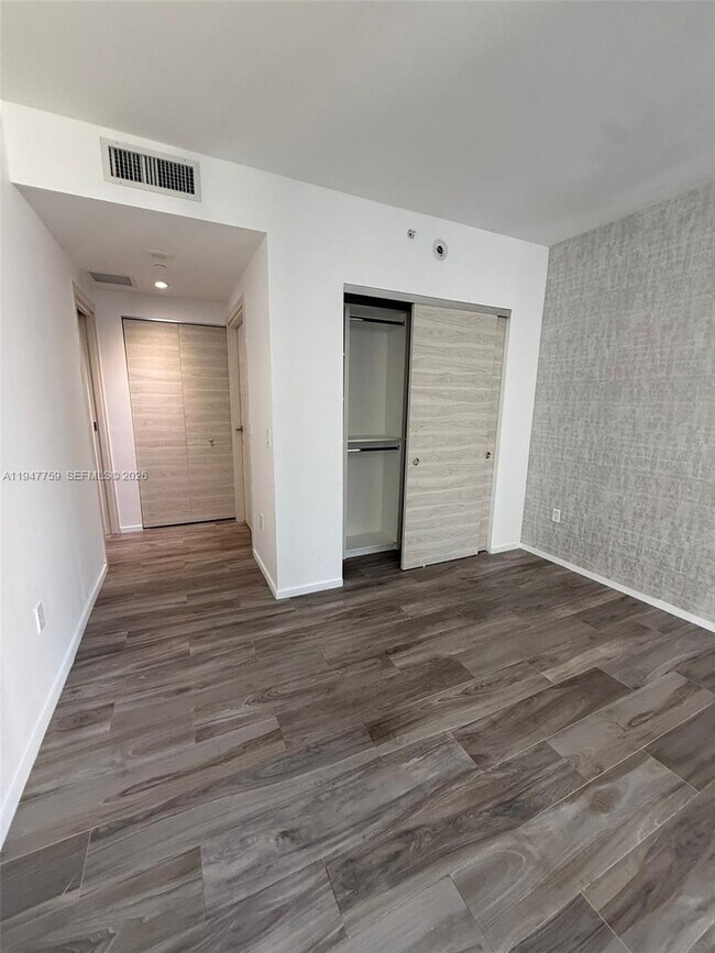 Building Photo - 801 S Miami Ave