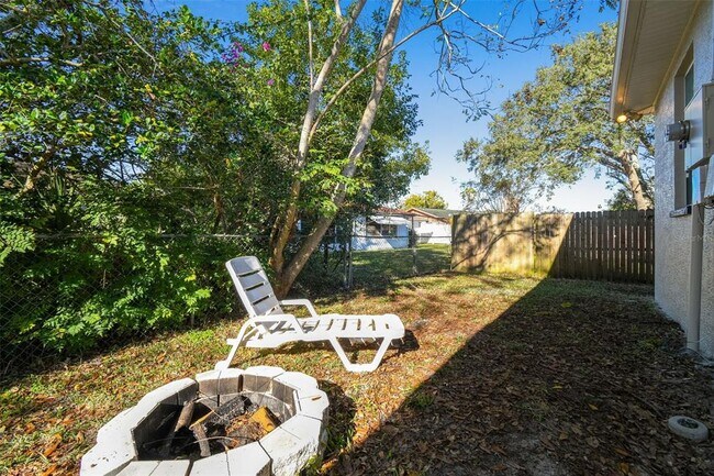 Building Photo - 5840 Mariposa Dr