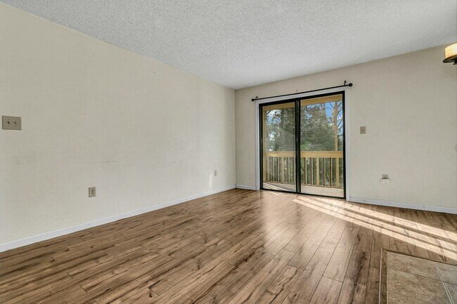 Building Photo - 110 Heywood Rd