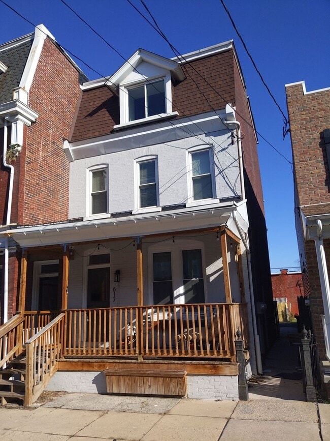 Building Photo - 617 E Chestnut St