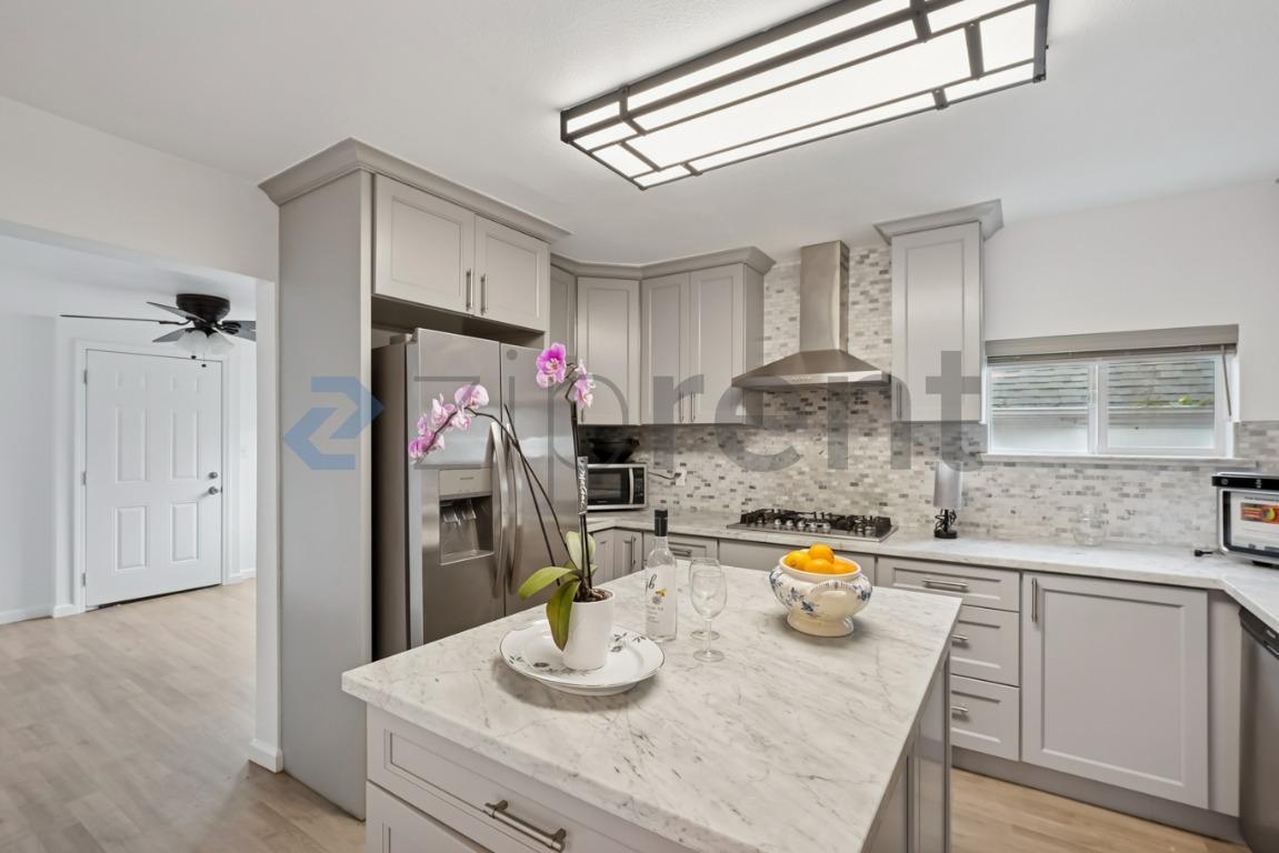 Building Photo - 2204 E 24th St