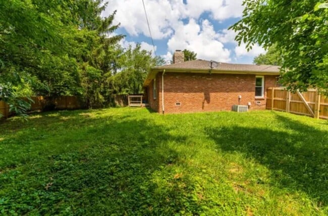 Building Photo - PRELEASING FOR MAY 2026!! Gorgeous 2 bedroom 2 Bath 2 Car Garage Duplex!!