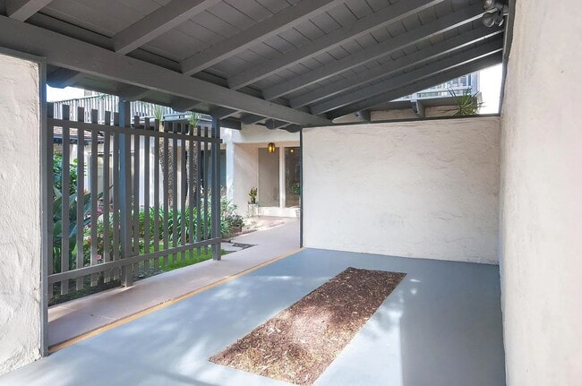 Building Photo - 4 Bedrooms and 2.5 baths!  Modern upgrades and a coastal community!