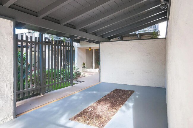Building Photo - 4 Bedrooms and 2.5 baths!  Modern upgrades...