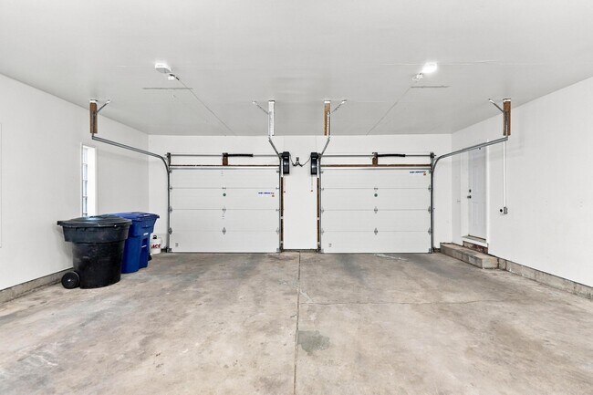 Building Photo - 650 Canyon Rd