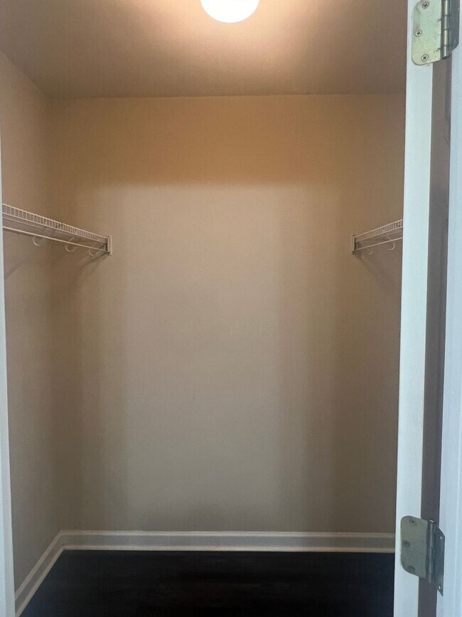 Building Photo - ** 1 Month Free Rent** Beautiful 3 Bedroom/ 2.5 Bath Unfurnished Townhouse in Wellstone!