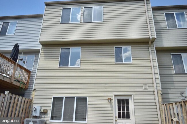 Building Photo - 3855 Sunny Brook Ct