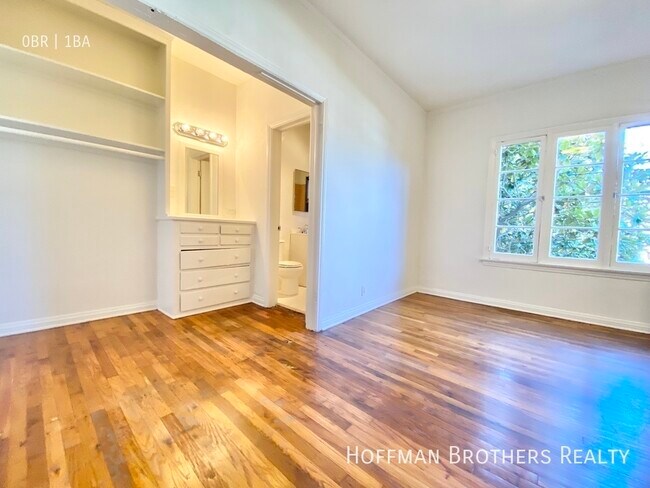 Building Photo - 834 Sanborn Ave