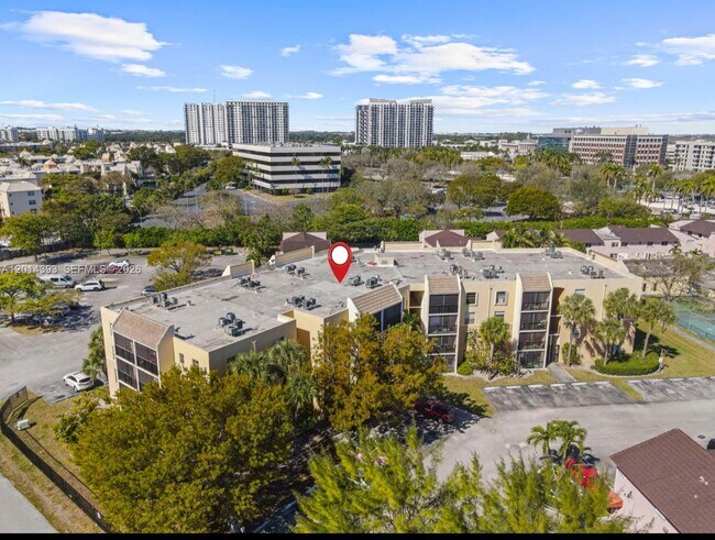 Building Photo - 8005 Lake Dr