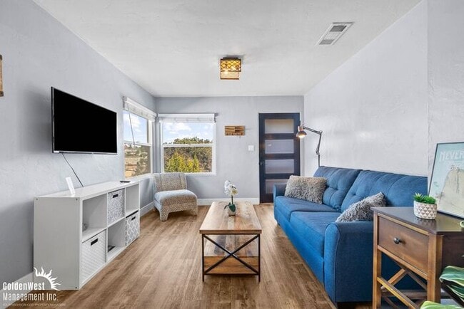 Building Photo - Modern 2Bdm 1Ba Upstairs Unit in North Park!