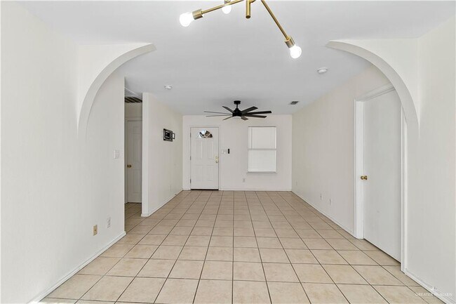 Building Photo - 22 S Casa Linda St