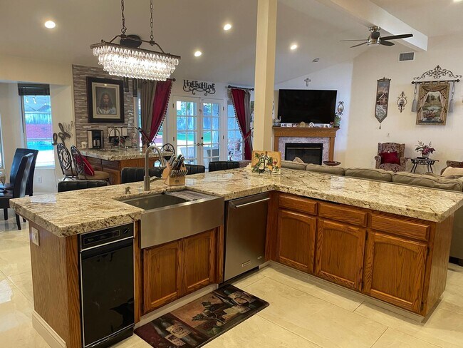 Building Photo - 11310 Pinehaven Ave