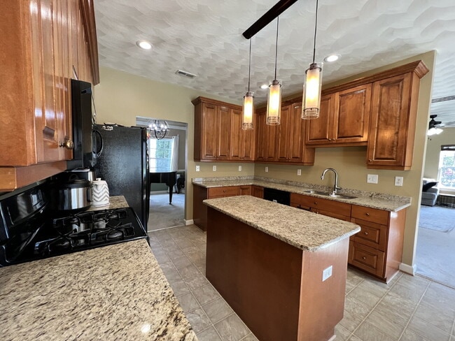 Building Photo - Spacious 4 bedroom home with POOL in sought after neighborhood and schools.