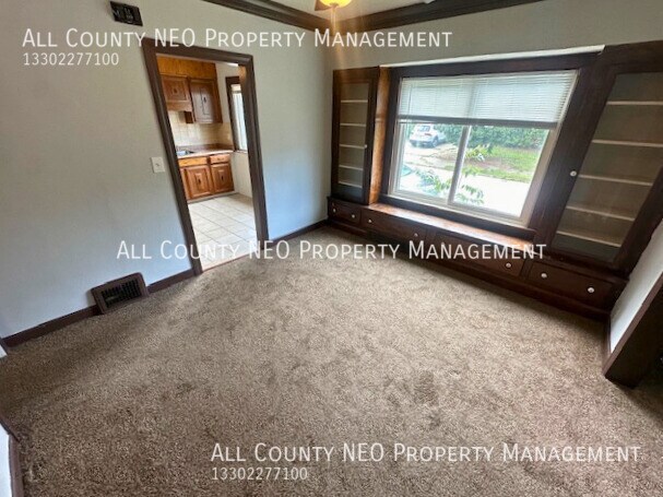 Building Photo - Cozy 2-Bedroom with Ample Storage and Char...