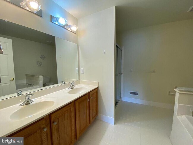 Building Photo - 173 Mountain View Dr