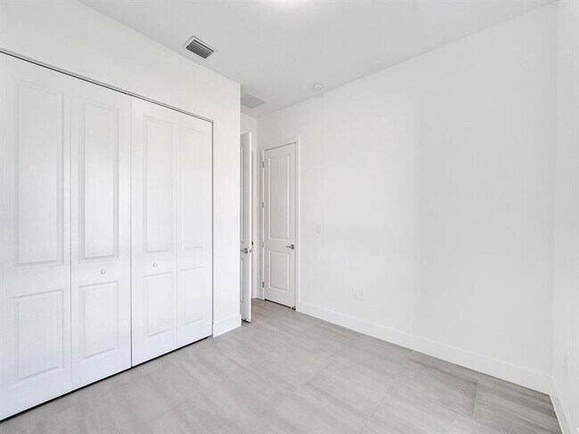 Building Photo - 5736 SW 104th Terrace