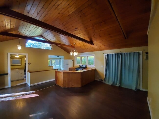 Building Photo - 3770 Woodview Ave