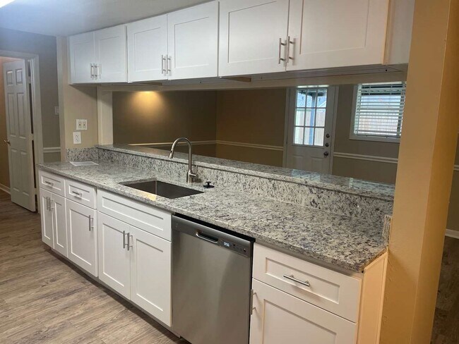 Building Photo - 10418 Winding Trail Rd