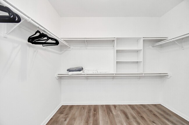 Building Photo - 6715 Plum Springs Ln